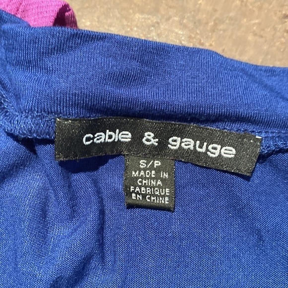 2 beautiful tops size small - Picture 2 of 7